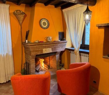 Baiano Apartment | Il borgo di Firenzuola Camere con camino