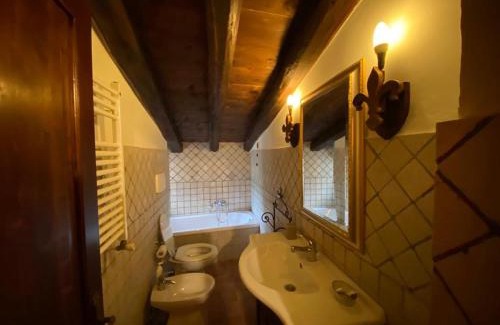 Baiano Apartment | Il borgo di Firenzuola Camere con camino
