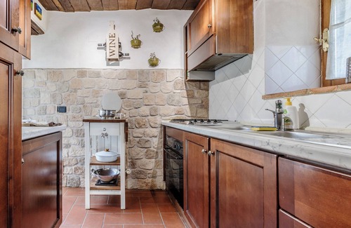 Acqua Loreto Villa | Il Borgo di Torreluca B&B