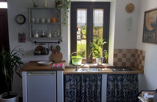 Montegrosso dʼAsti Bed & Breakfast | IL CAMPANILE - "Gilda" room with kitchen use