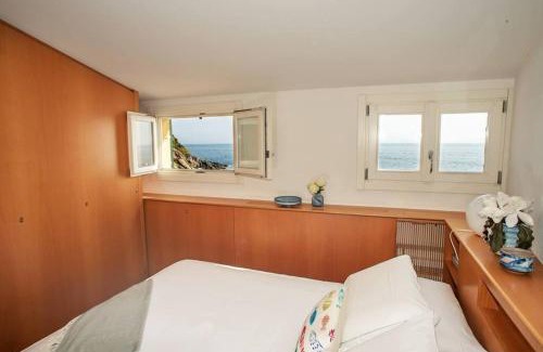 Vernazza Apartment | Il Ciasso Romantic Seafront Escape