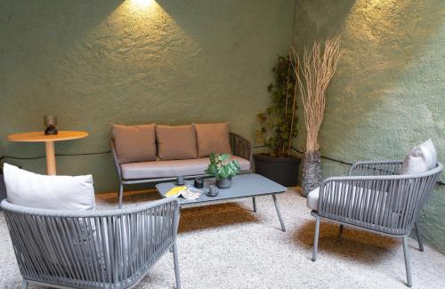 Fiumelatte Apartment | Il Cortiletto FREE TAXI from to train station