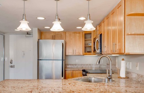 Waikiki Condo | Ilikai 1639 Ocean/Sunset/Marina Views - King Bed - Steps to Lagoon and Beach