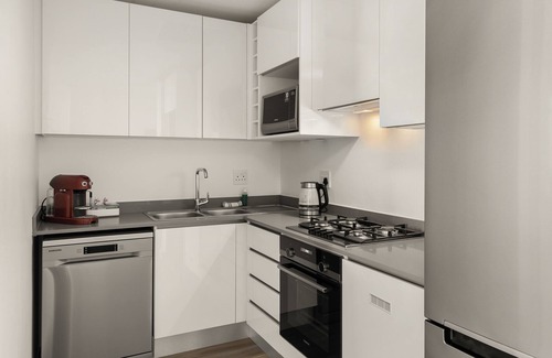 Greater Johannesburg Metropolitan Area Apartment | Illovo Central Apartments