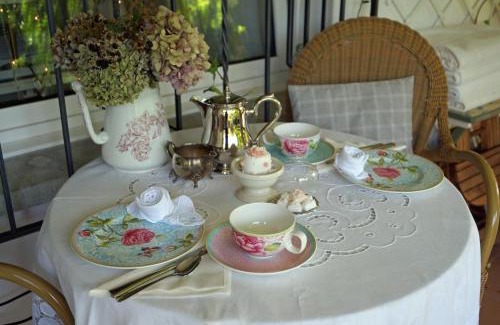 Wolfhausen Bed & Breakfast | Im Röseligarten
