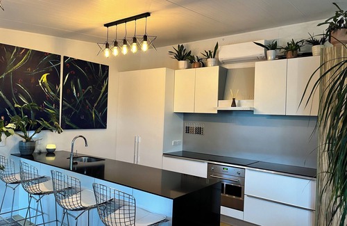 Auckland House | Imagine a Beach House with Sea Views. Just relax, child and pet friendly