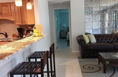 Southgate House | Immaculate, 3 bedroom, 2 bath Close to Siesta Beach, with HEATED POOL