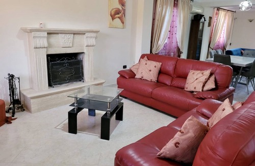 Cassino Villa | Immaculate 4-Bed House in Cassino Villa Aurora