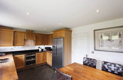 Lee-on-the-Solent House | Immaculate 4BD Family Home in Lee on the Solent