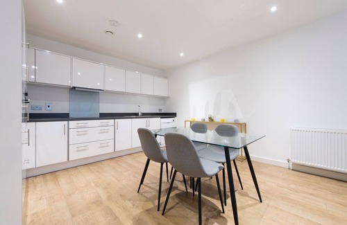 Stratford and New Town Apartment | Immaculate and Luxury 2 bed London Apartment