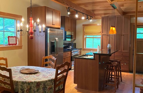 Mount Holly House | Immaculate Cottage in Belmont Mt Holly: Ski Okemo, Killington, VAST,lakes, golf
