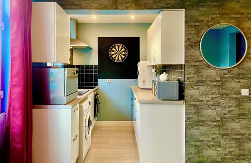 Stafford Apartment | Immaculate hi-spec apartment, sleeps 6. Free wifi, secure garden, free parking.