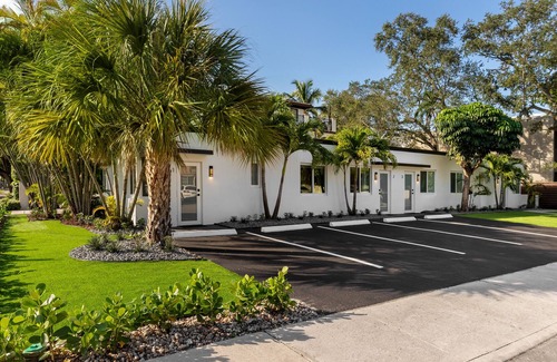 Colee Hammock Apartment | Immaculate One-Bedroom Vacation Rental- WALK TO LAS OLAS
