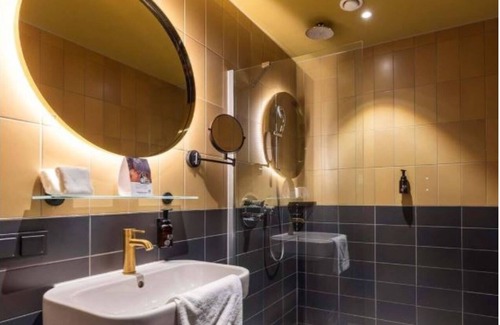 Kralingen-Crooswijk Hotel | Immerse in Comfort at Modern Room by Rotterdam City Center Near Maritime Museum