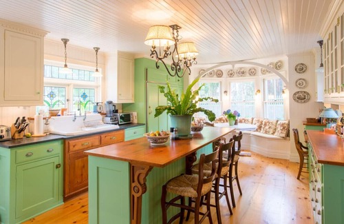 The Heights House | Impeccably Restored & Charming Victorian Summer Cottage-5 Bed, 4 Bath, Sleeps 10