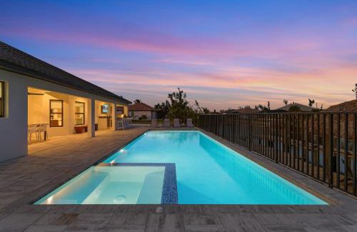 Burnt Store House | IMPECCABLE Gulf Access, Dock w/Tiki Bar, Outdoor Kitchen,AND AND AND - Villa Nautical Paradise