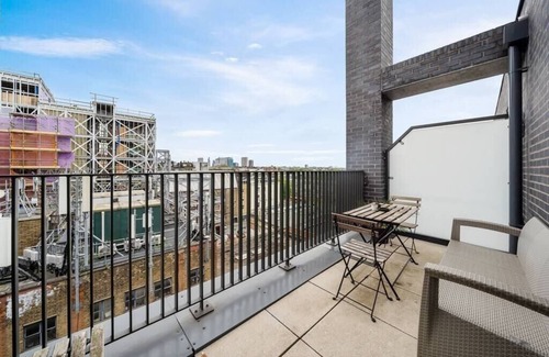Limehouse Apartment | Impeccable Modern 2BR Apartment Peachy Stays