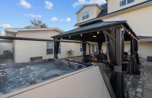 Kimmswick House | Imperial Porch Haven Cozy Fire Pit Fenced Yard