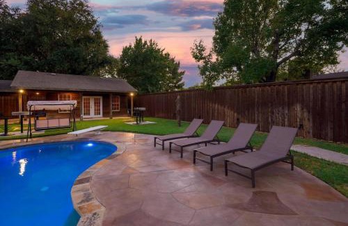 Irving House | Impressive 5BR 3,5BA Holiday Home with Pool, Game Room & Cinema Room