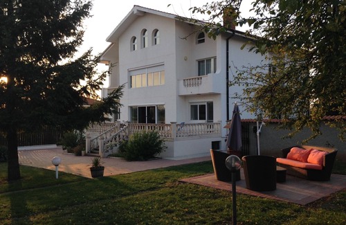 Dobrich Villa | Impressive family villa with private pool, barbeque, sun terrace, sauna and gym