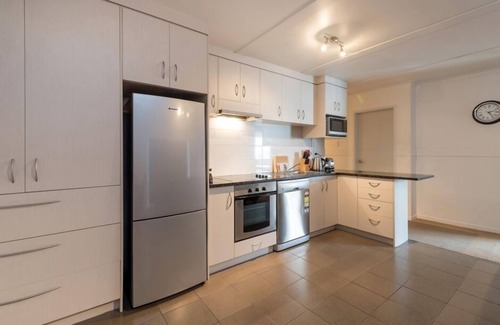 Rotorua House | Impressive Rotorua Center Pad