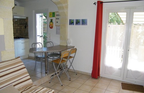 Galargues Cottage | In a Mediterranean park, quiet gîte, swimming pool, bike hire