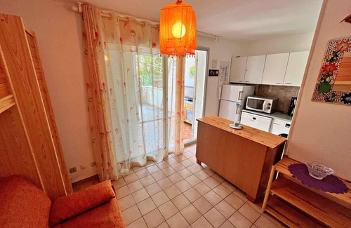 Marseillan Plage Apartment | In a residence with a pool, close to all amenities