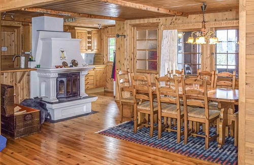 Fla Municipality House | In a wooded residential area, not far from the lake, this authentic wooden house with great views we