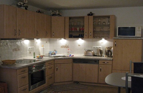 Wachtberg Apartment | In Drachenfelser-Ländchen on the outskirts located multi-family house