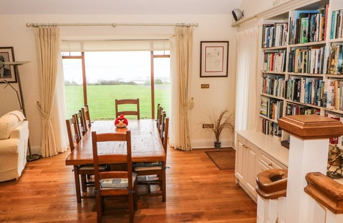 Lauragh House | IN?EAR SCÉINE., family friendly in Tuosist, County Kerry
