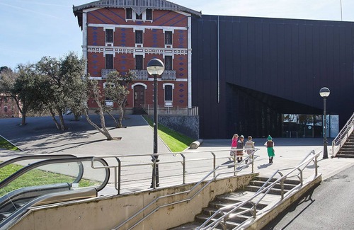 Getaria Apartment | In front of the Balenciaga Museum