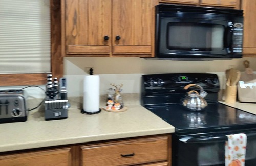 Stroudsburg Cabin | In-Ground Heated Pool, Hot tub, Fire pit, Secluded