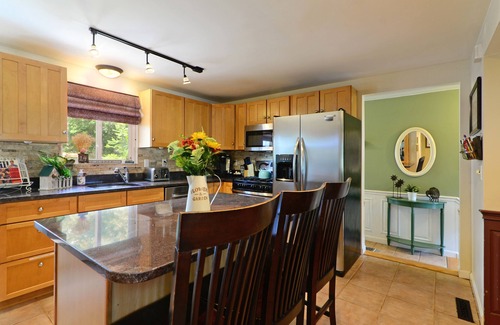 North Kingstown House | IN-GROUND POOL, Close to Beach/Vineyards, Wickford, Newport & Narragansett
