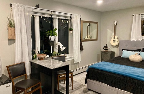 Salem Bed & Breakfast | In home mini wing private space. 💜Stay at Hal's Salem, MA