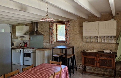 Saint-Pierre-d'Amilly Cottage | In old farm with 6 restored gite for 2 to 10 persons, with pool & reception room
