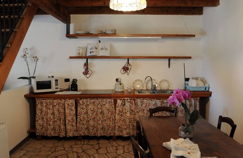 Ponti sul Mincio House | In private courtyard Whole house 200 sqm kitchen, living room, 3 rooms each with bathroom