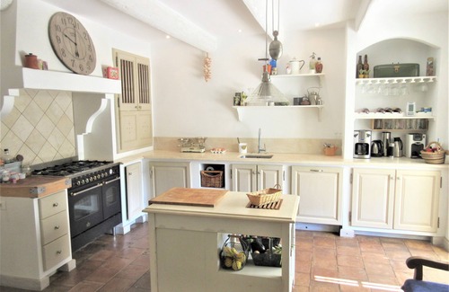 Tavel House | In Provencal mas GITE 2 people with shared pool