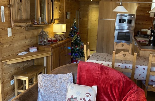 Allos Ski Chalet | In recent chalet Independent garden level 50 m2, south-facing terrace Private parking