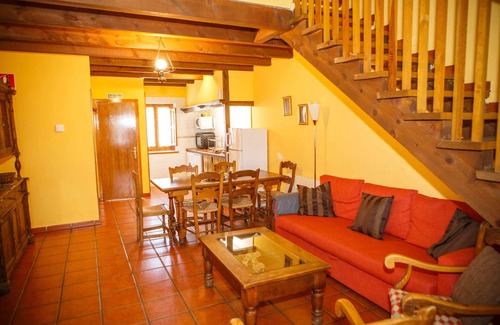 Horcajuelo de la Sierra Ski Chalet | In the Maillo house you can enjoy a terrace with barbecue and a front patio