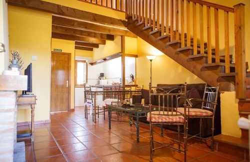 Horcajuelo de la Sierra Ski Chalet | In the Rajalhondo house you can enjoy a front patio with barbecue and garden furniture