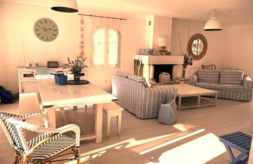 Calvi Villa | In the heart of Calvi, charming house, garden, 150 meters from a small beach.