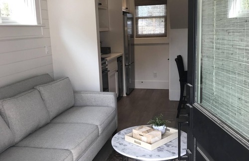 Carlton House | In the Heart of Downtown Carlton - Luxury Cottage for Two 🍷