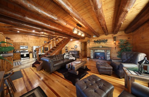 Millersburg Cabin | In The Heart Of Holmes County OH Charming 2-bedroom lodge/Cabin with AC and WiFi