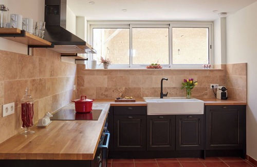 Roujan Cottage | In The Heart Of It All