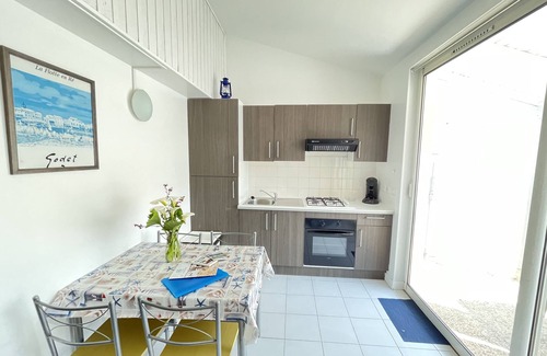 La Flotte House | In the heart of La Flotte - House 4 persons- private Patio - Private parking