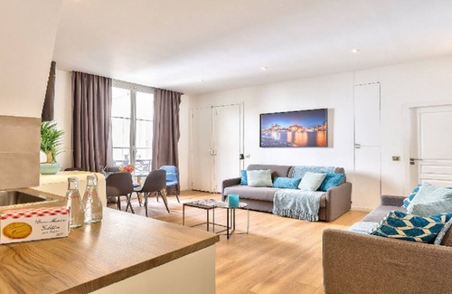 8th Arrondissement Apartment | In the Heart of Most Emblematic Place of Parisian Effervescence-Champs Elysees