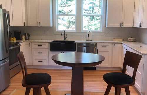 Butteville House | In the heart of Oregon Wine Country - Newley renovated spacious Craftsman Home