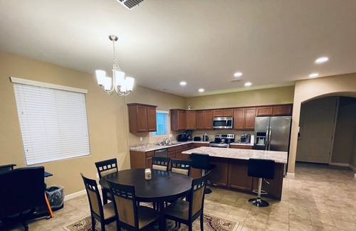 Glendale House | In the heart of Westgate Entertainment Center Walk to State Farm Stadium