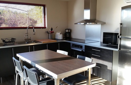 Mondragon Apartment | In the middle of the vineyards heated pool air conditioning inwinegrower's house