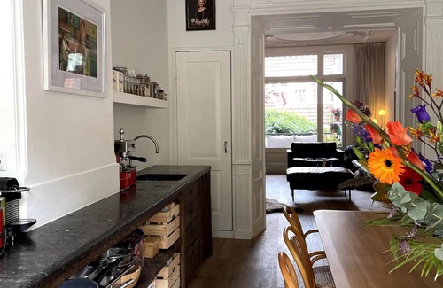 Museum Quarter Apartment | In the tree lined streets of Amsterdam-A stones throw from Vondelpark